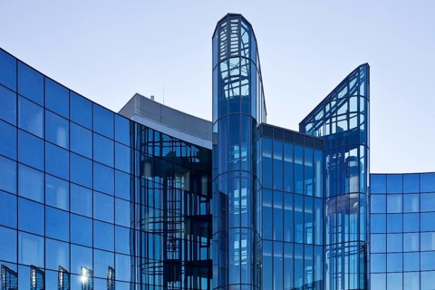 Modern, mirrored glass architecture, headquarters of Vantage Towers AG, Prinzenpark, Düsseldorf,