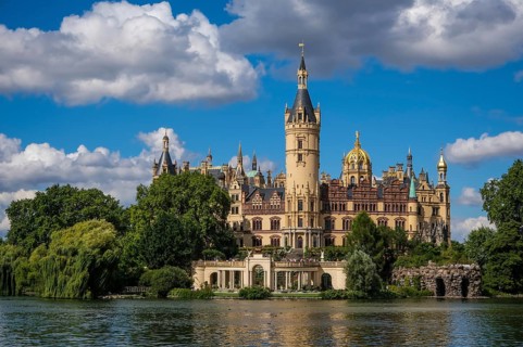 Schwerin, Mecklenburg-Vorpommern, Germany, Schwerin Castle on Lake Schwerin, seat of the