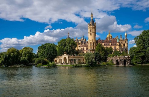 Schwerin, Mecklenburg-Vorpommern, Germany, Schwerin Castle on Lake Schwerin, seat of the
