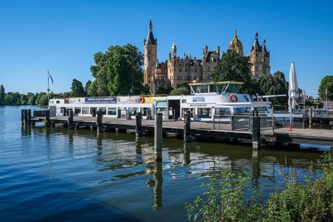 Schwerin, Mecklenburg-Vorpommern, Germany, Schwerin Castle on Lake Schwerin, seat of the