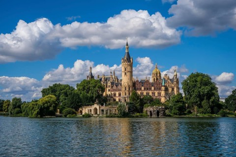 Schwerin, Mecklenburg-Vorpommern, Germany, Schwerin Castle on Lake Schwerin, seat of the