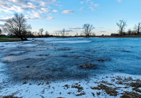 Icy waters on a winter's day in the floodplains of the Elbe valley near Beuster. Seehausen,