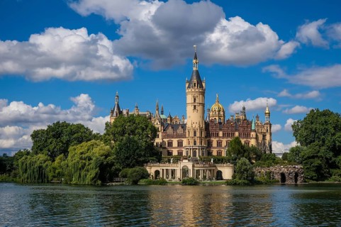 Schwerin, Mecklenburg-Vorpommern, Germany, Schwerin Castle on Lake Schwerin, seat of the