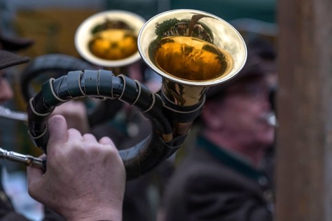 (Turdidae) Hunting horn blowers sounding the tally-ho, Bavaria, Germany, Europe