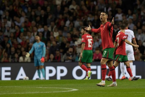 Football match, captain Cristiano RONALDO CR7 Portugal right with both arms pointing upwards so it