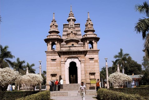 Mulagandhakuty Vihara is a modern Buddhist temple built by the Mahabodhi society in 1931 Sarnath,