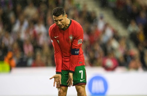 Football match, captain Cristiano RONALDO CR7 Portugal protests vigorously angry exaggeratedly