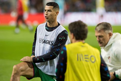 Football match, Cristiano RONALDO CR7 Portugal kneeling during pre-match warm-up with slightly open