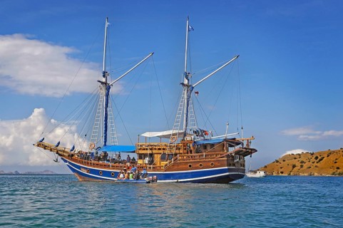 Liveaboard, MS-Felicia, Komodo National Park, World-Heritage-Site, Komodo Indonesia, Pacific