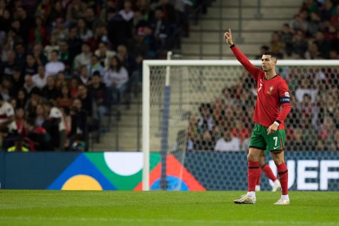 Football match, Cristiano RONALDO CR7 Portugal right with left arm and index finger pointing