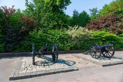 Cannons in front of the entrance to Sckloß Rotzebüttel, cultural core of the town of Cuxhaven