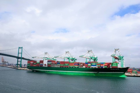 Cargo ship near the Vincent Thomas bridge completed in 1961 and opened to traffic1963, only
