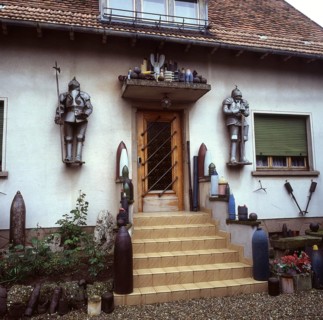 A bicycle tour through the Alsace, here on 11.05.1994 near Kayserberg, on a vineyard route is not