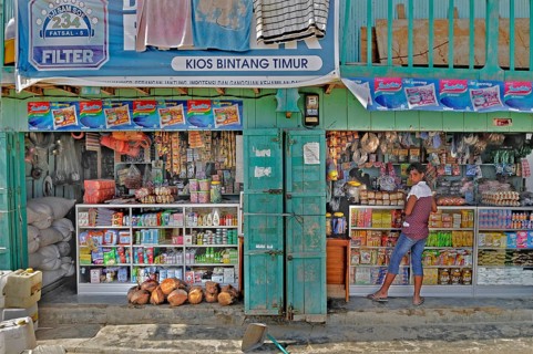 Corner shop, kiosk at the harbour, Labuan Bajo, Flores Island, Indonesia, Asia