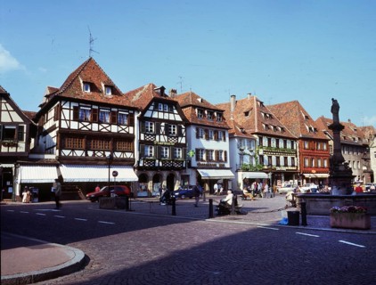 A bicycle tour through the Alsace, here on 11.05.1994 near Kayserberg, on a vineyard route is not