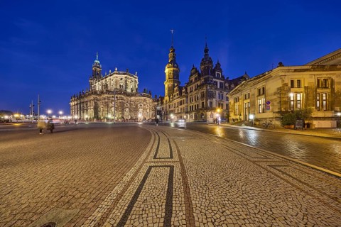 Cathedral Sanctissimae Trinitatis, Dresden Court Church, Royal Palace, Hausmann Tower, pedestrians
