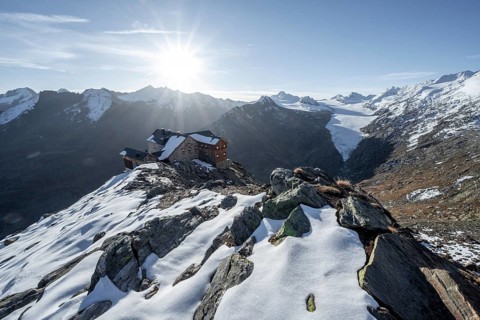 Mountain panorama and glacier, mountain hut Ramolhaus in autumn with snow, view of Gurgler Ferner