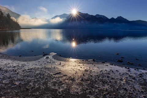 Lake, reflection, fog, sunbeams, backlight, winter, snow, ice, icy, Lake Kochel, view of