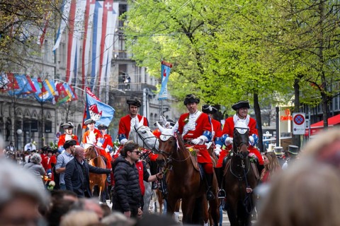 Parade of historically costumed guild members, Oberstrass Guild, Sechseläuten or Sächsilüüte,