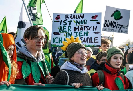 Thousands of demonstrators at the Wir haben es satt! Demonstration to demand a commitment and