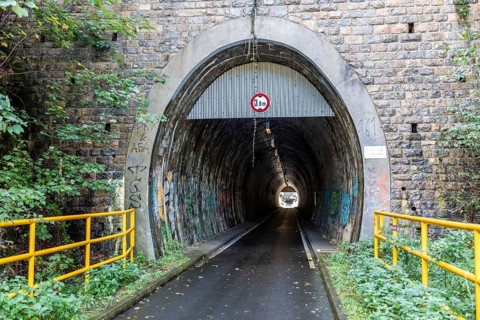 The Chemnitz Valley cycle path leads through the Schusterstein Tunnel, an old railway tunnel,