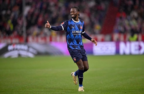 Omar Haktap Traoré 1. FC Heidenheim 1846 FCH (23) Gesture thumbs up, Allianz Arena, Munich,