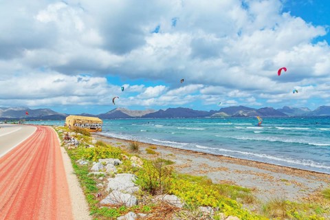 Group of people kitesurfing, Alcudia, Mallorca, Balearic Islands, Spain, Europe