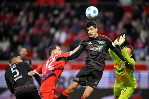 Penalty area scene, goal area scene header duel duel action Budu Zivzivadze Siwsiwadse 1. FC