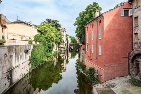 Canal in the historic city centre, Mantua, Italy, Europe