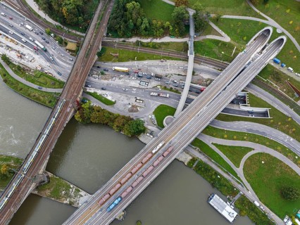 Load test on the Neckar Bridge, aerial view. Due to the unusual design, dimensional checks are