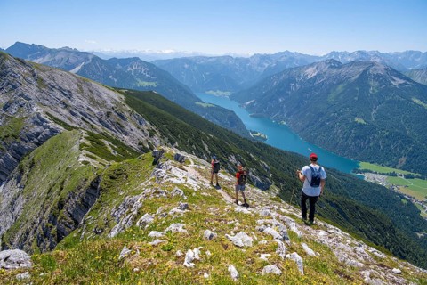 Three mountaineers on the summit ridge of the Unnütz, behind Achensee and Seekarspitze, Unnütz