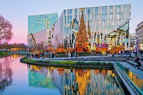 Dreischeibenhaus and Christmas market in front of the Koe-Bogen by architect Daniel Libeskind,