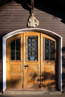 Portal, entrance door, wooden door of the Meinrad Chapel built in 1948 in the princely park of