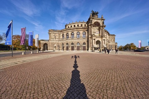 Semperoper, Opera House of the Dresden State Opera, architectural style neo-renaissance, flags on