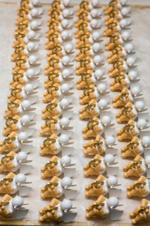 Angel figurines drying between different stages of painting, in the Wendt & Kühn world in