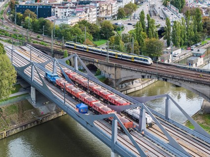Load test on the Neckar Bridge, aerial view. Due to the unusual design, dimensional checks are