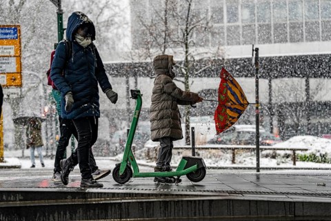 Winter weather, heavy snowfall, city centre traffic, passers-by in the snow, North