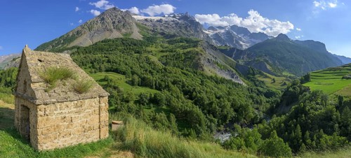 Glacier of the Meije group and stone hut, La Grave, Département Hautes-Alpes, France, Europe