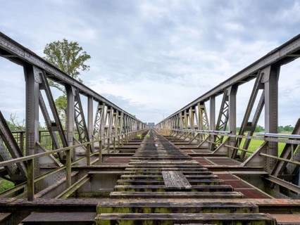 Abandoned railway bridge over the Elbe near Barby, lost place, steel truss bridge from the 1870s on