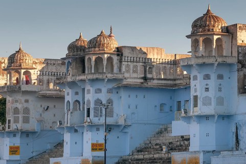 Blue houses, old town of Pushkar at the holy Pushkar Lake, Rajasthan, India, Asia
