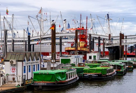 Ships, sailors and launches in Hamburg harbour at the Speicherstadt, Hamburg, Germany, Europe