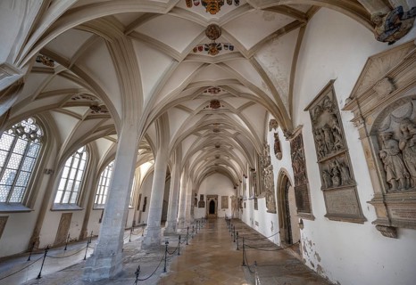 The late Gothic mortuary, burial place of the cathedral canons, consecrated in 1498, Cathedral of