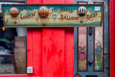 Antique shop, Portobello Road, Notting Hill, London, England, Great Britain