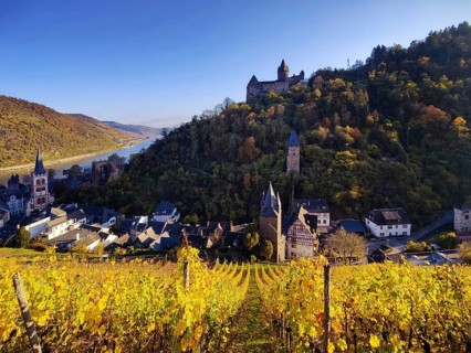 View of Bacharach with Stahleck Castle, hilltop castle above the Rhine, UNESCO World Heritage Upper