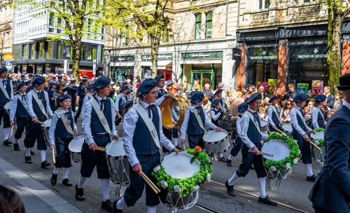 Drummers of the Knaben Musik Zürich, parade of historically costumed guildsmen, Sechseläuten or