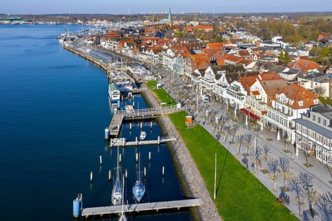 View over shops and restaurants along picturesque Vorderreihe at seaside resort Travemünde,