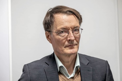 Portrait of Federal Health Minister Karl Lauterbach (SPD) with free text, clinic visit to the