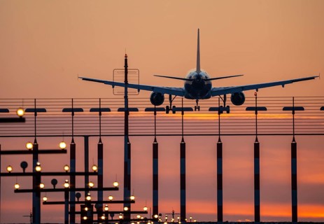 Aircraft approaching the main runway south, 05R/23L, runway lighting, approach aids, at Düsseldorf