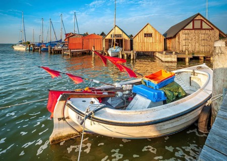 Holiday homes, sailing boats and fishing boats in the harbour on Saaler Bodden, Althagen,