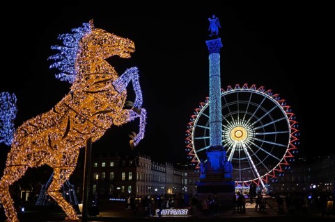 Night shot, Christmas market, highlights, illumination, with Stuttgarter Rössle, landmark, Ferris